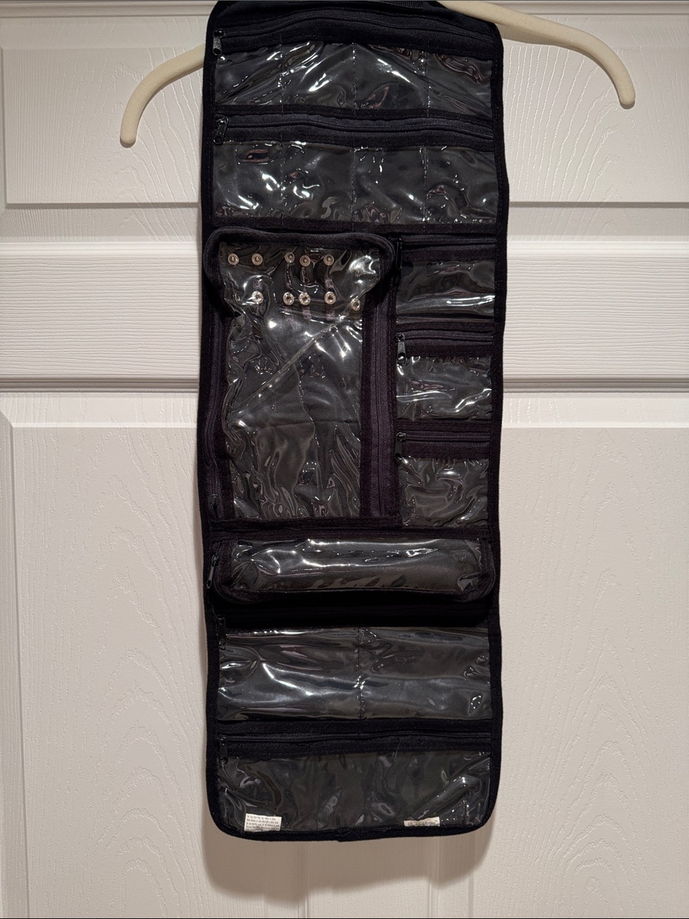 Hanging Clear-Pocket Jewelry Organizer in Black